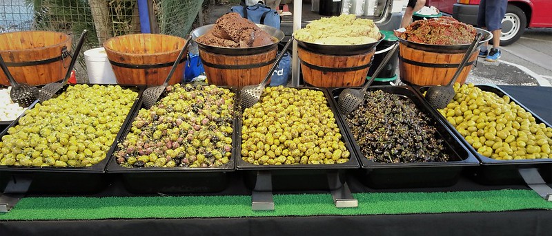 Southern Spain Recipes – Olives Marinated in Thyme & Garlic