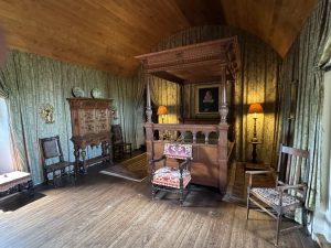The Queens bedroom